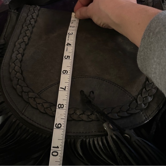 Veggio Fringed Cowgirl Distressed cross body black leather flap bag paisley - Picture 14 of 16